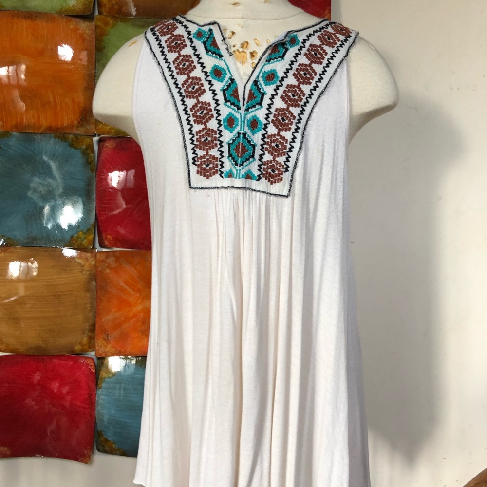 Patterned V-neck tank top